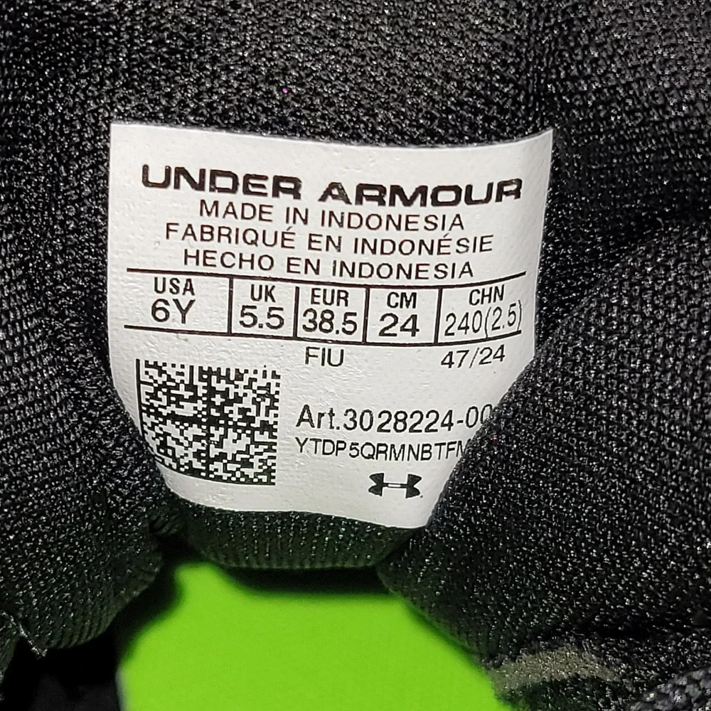 NIB NEW Under Armour Hammer Mid RM Jr Football Cleats Black White Youth 6Y